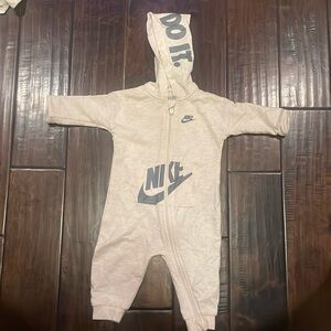 Nike 6 months beige